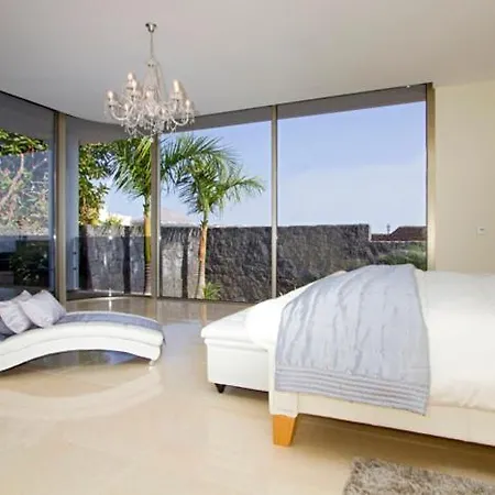 Villa Casa Taburiente - 4 Bedroom Luxury - Well Furnished Interior - Perfect For Families *