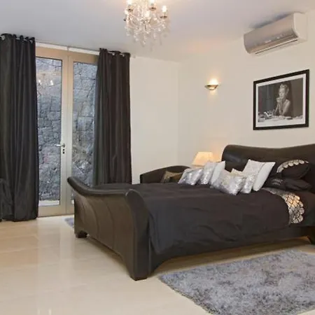 Casa Taburiente - 4 Bedroom Luxury - Well Furnished Interior - Perfect For Families Puerto del Carmen (Lanzarote)